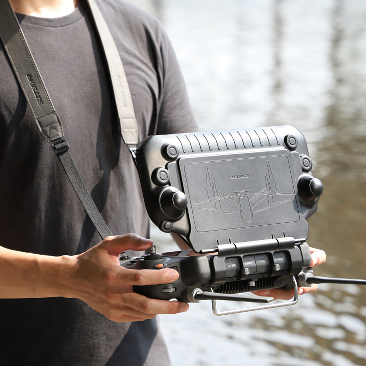 Protector de control con parasol 2 en 1 | RC PLUS